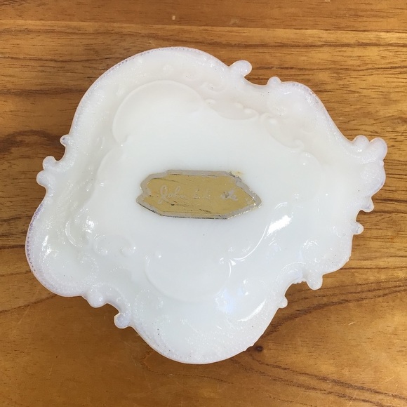 Vintage John E. Kemper White Milk Glass Covered Trinket Dish - Picture 5 of 9